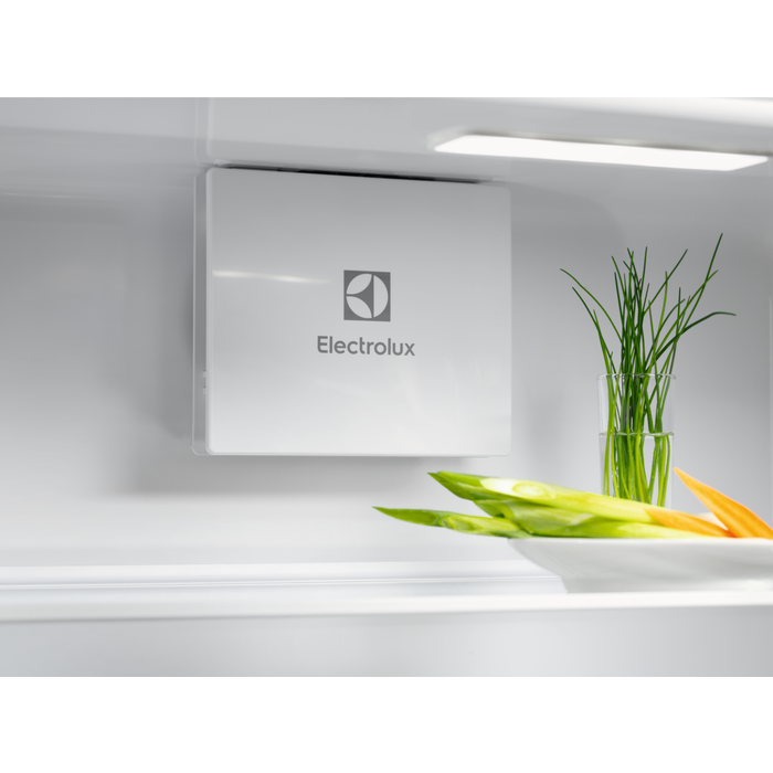 Electrolux - Combinado de integrar - ENG7TE18S